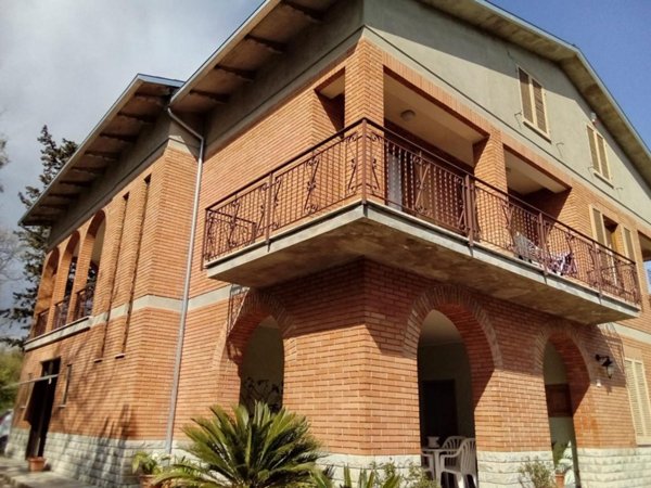 casa indipendente in vendita a Perugia in zona Pianello