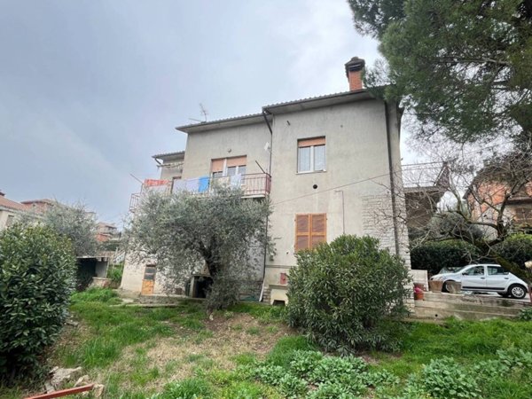 casa indipendente in vendita a Perugia in zona Mugnano
