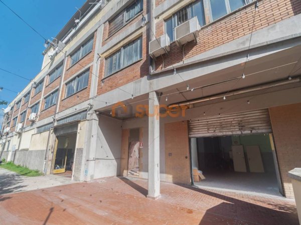 negozio in vendita a Perugia in zona Madonna Alta