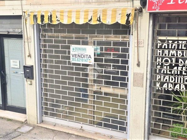 negozio in vendita a Perugia in zona Ferro di Cavallo
