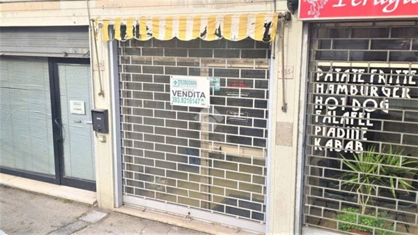 negozio in vendita a Perugia in zona Ferro di Cavallo