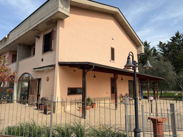 casa indipendente in vendita a Perugia in zona Piccione
