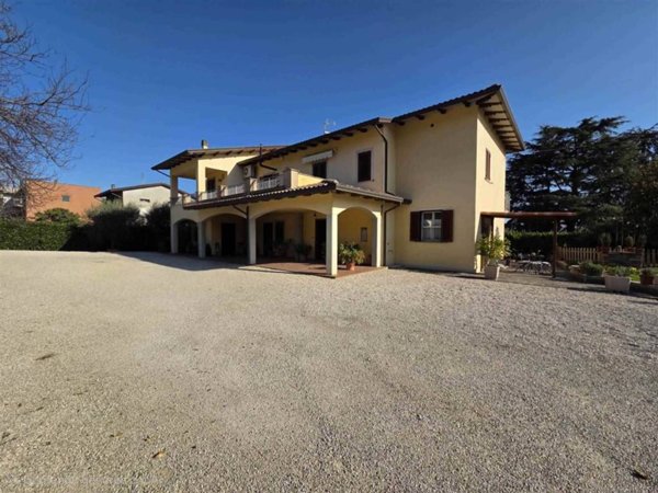 casa indipendente in vendita a Perugia in zona Pianello