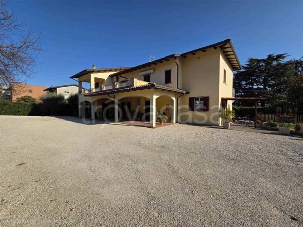 casa indipendente in vendita a Perugia in zona Pianello