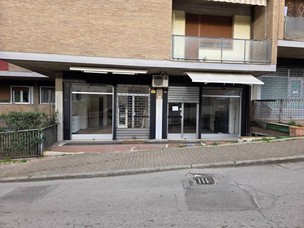 negozio in vendita a Perugia in zona Elce