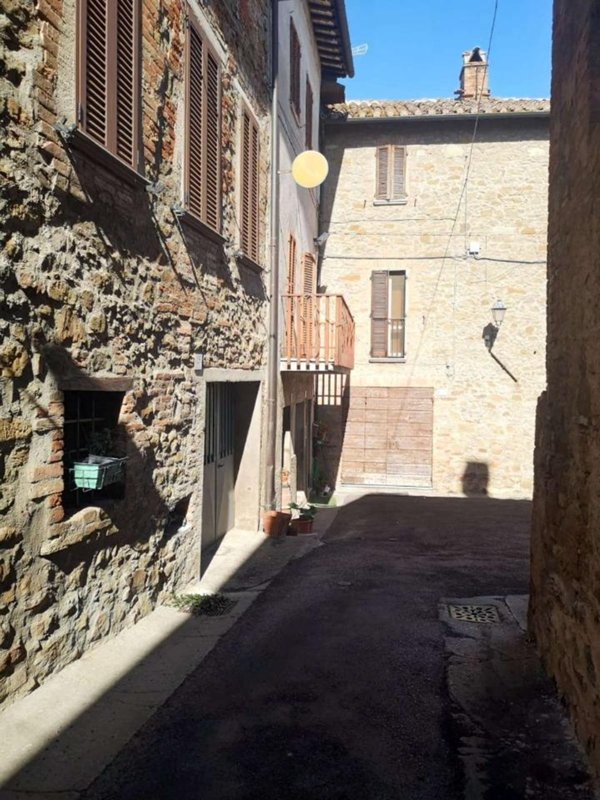 casa indipendente in vendita a Perugia in zona Fontignano