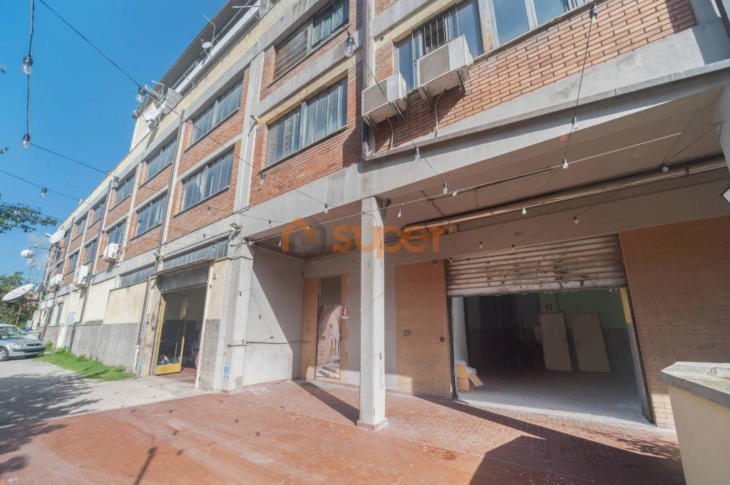 negozio in vendita a Perugia in zona Stazione