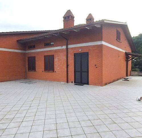 casa indipendente in vendita a Perugia in zona Pila