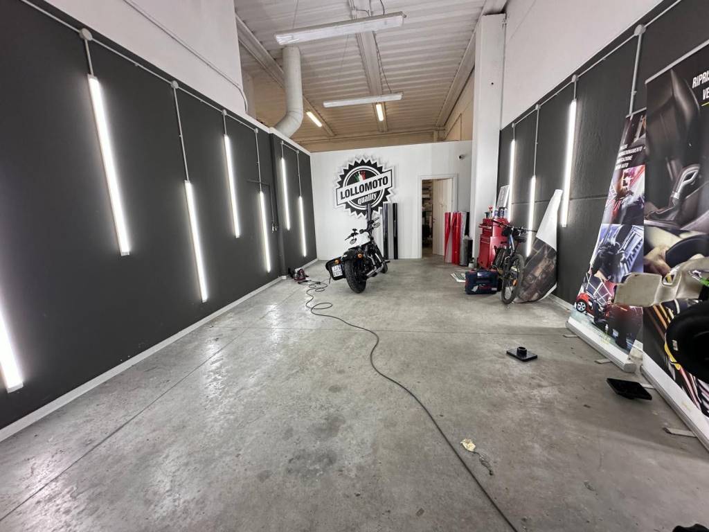 locale commerciale in vendita a Perugia in zona Ponte San Giovanni