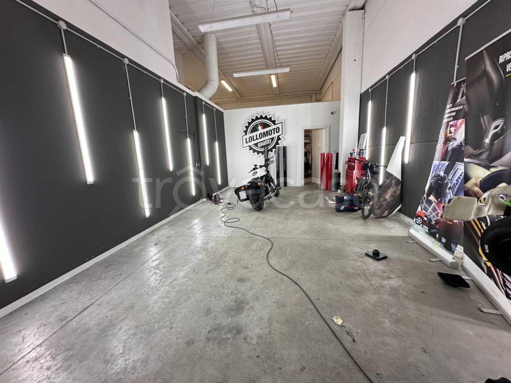 locale commerciale in vendita a Perugia in zona Ponte San Giovanni