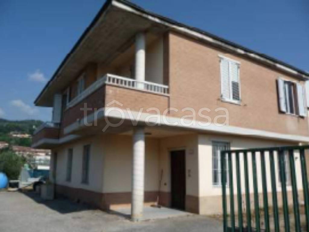 locale commerciale in vendita a Perugia in zona Villa Pitignano