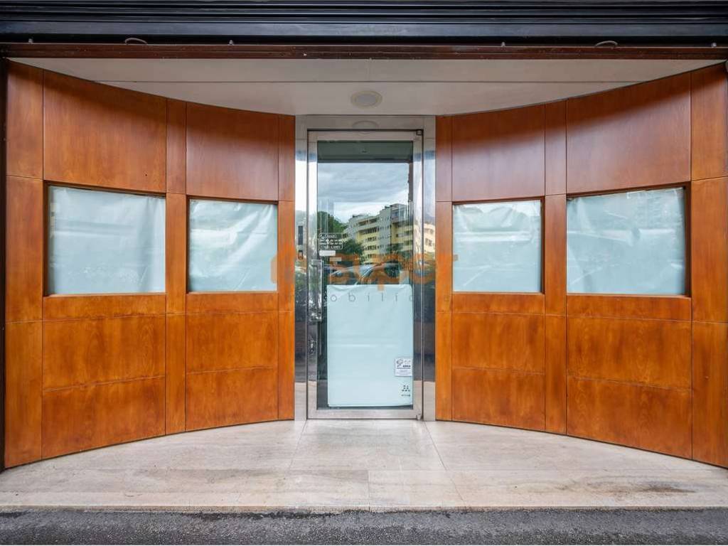 negozio in vendita a Perugia in zona Madonna Alta