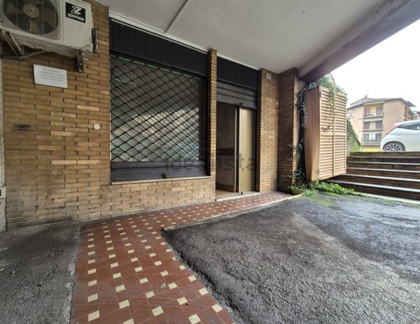 negozio in vendita a Perugia in zona Madonna Alta