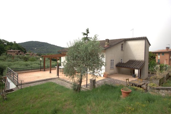 casa indipendente in vendita a Perugia in zona Ferro di Cavallo