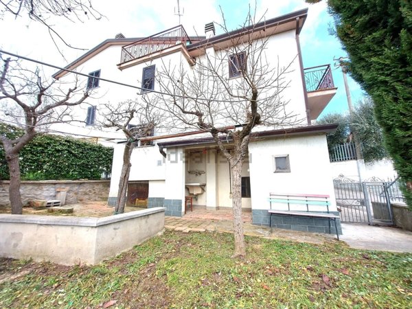 casa indipendente in vendita a Perugia in zona Fontignano