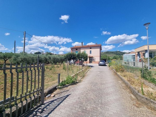 casa indipendente in vendita a Perugia in zona Piccione