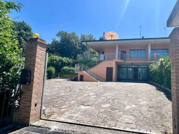 casa indipendente in vendita a Perugia in zona Casaglia