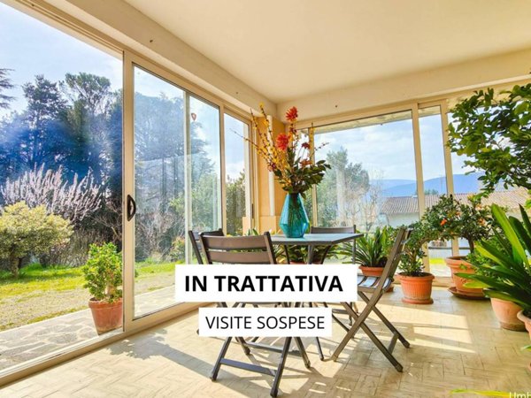 casa indipendente in vendita a Perugia in zona Parlesca