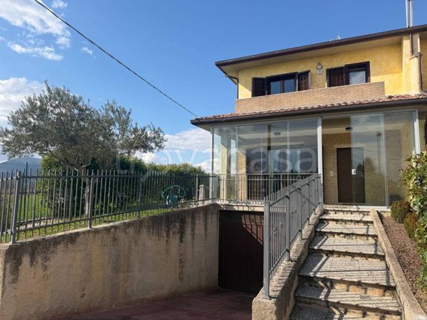 casa indipendente in vendita a Perugia in zona Ramazzano
