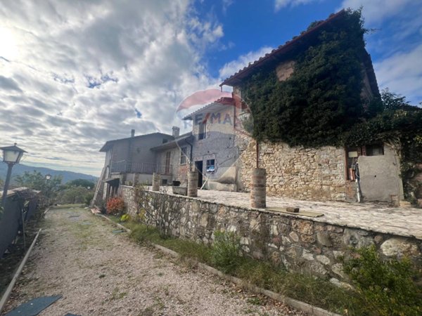 casale in vendita a Perugia in zona Migiana di Monte Tezio