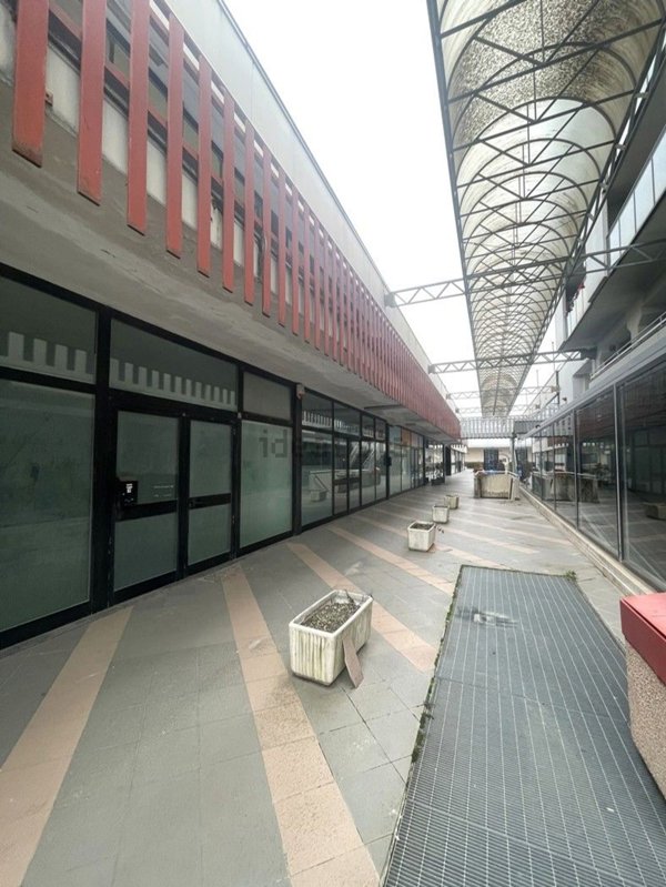 locale commerciale in vendita a Perugia in zona San Sisto