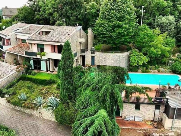 casa indipendente in vendita a Perugia in zona L'Olmo