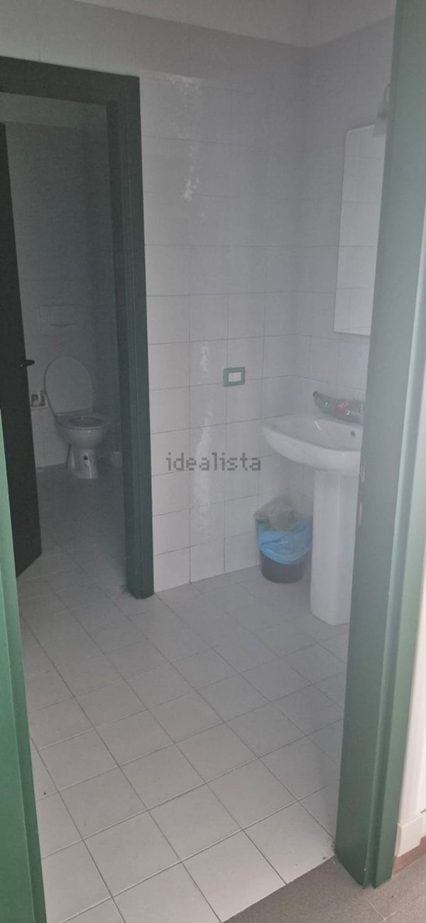 locale commerciale in vendita a Perugia in zona Madonna Alta