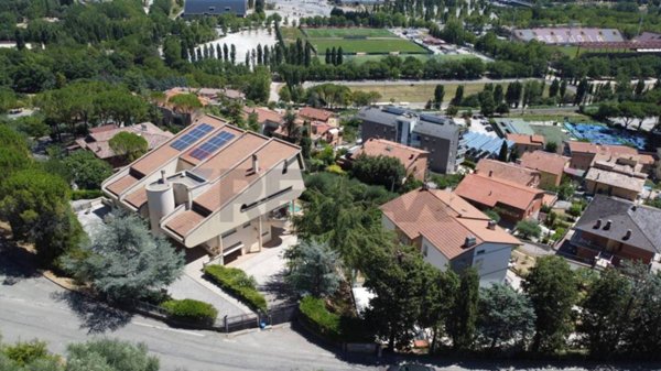 casa indipendente in vendita a Perugia in zona Centro Città