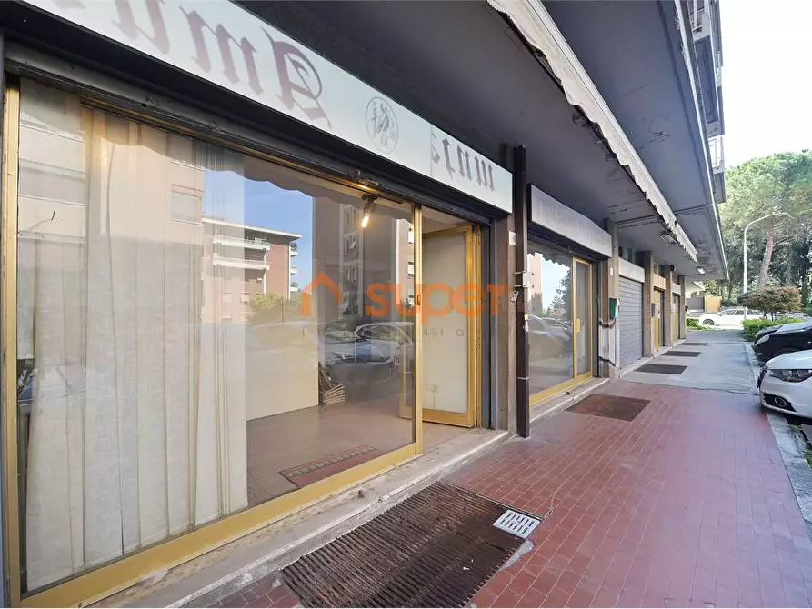 locale commerciale in vendita a Perugia in zona Centro Città