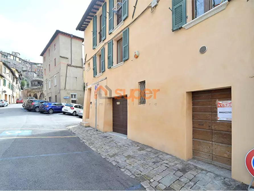 locale di sgombero in vendita a Perugia