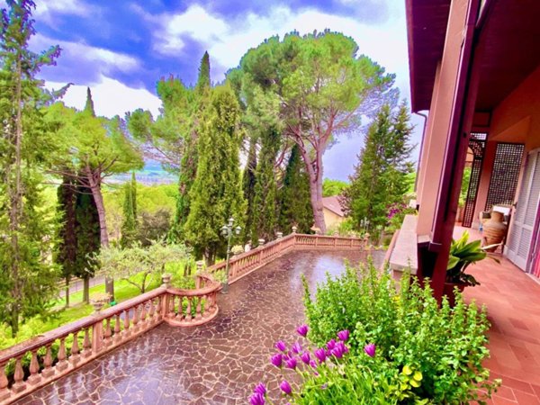 casa indipendente in vendita a Perugia in zona Collestrada