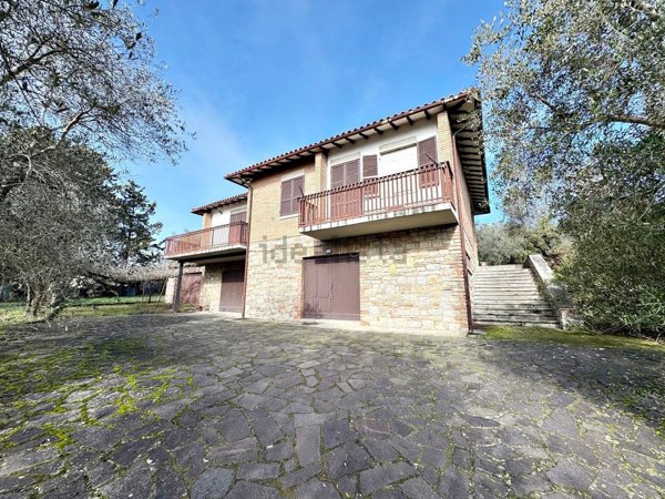 casa indipendente in vendita a Perugia in zona Fontignano
