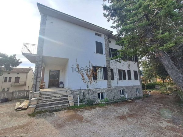 casa indipendente in vendita a Perugia in zona Ferro di Cavallo