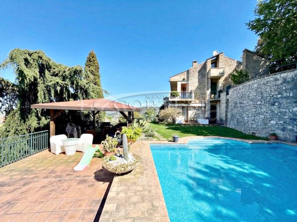 casa indipendente in vendita a Perugia in zona Ferro di Cavallo