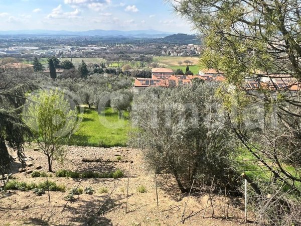 terreno edificabile in vendita a Perugia in zona Lacugnano