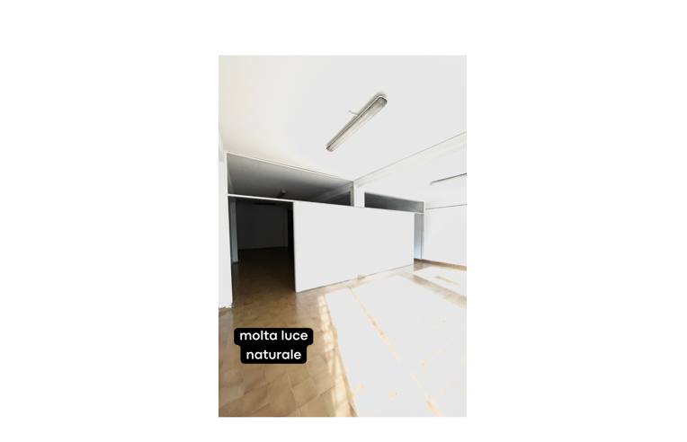 locale commerciale in vendita a Perugia in zona Montebello