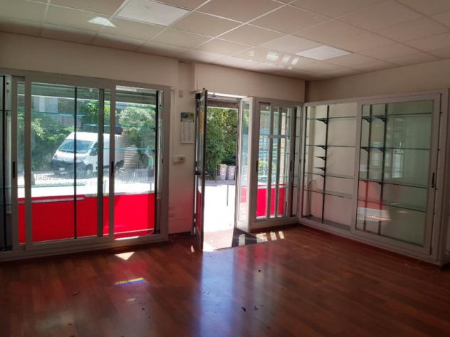 negozio in vendita a Perugia in zona Filosofi