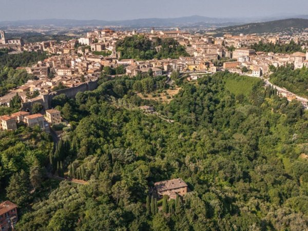casa indipendente in vendita a Perugia in zona Centro Città