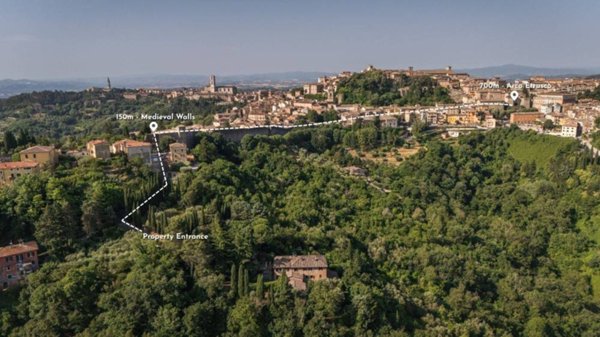casa indipendente in vendita a Perugia in zona Centro Città