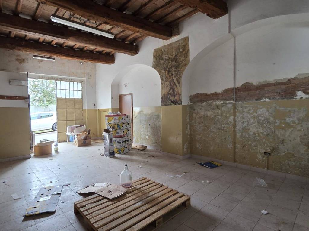 locale di sgombero in vendita a Perugia in zona Sant'Enea