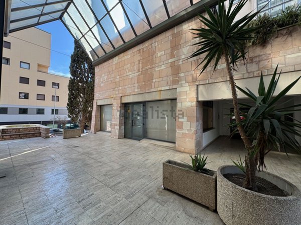 locale commerciale in vendita a Perugia in zona XX Settembre