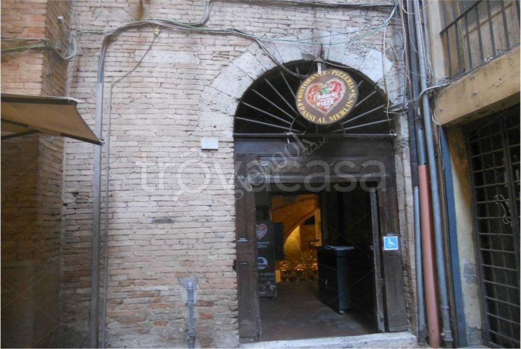 negozio in vendita a Perugia in zona Centro Città