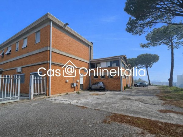 negozio in vendita a Perugia in zona Madonna Alta