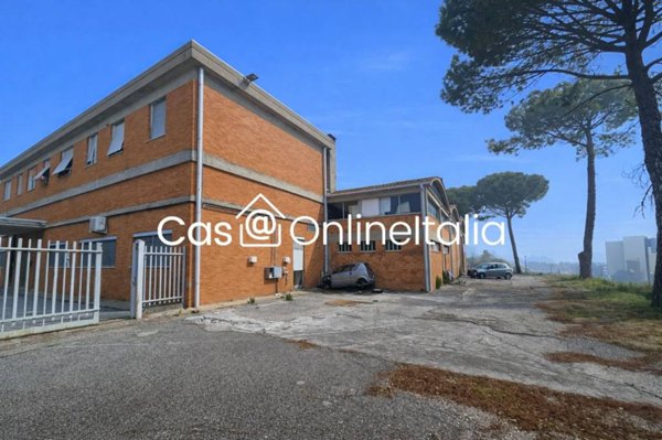 negozio in vendita a Perugia in zona Madonna Alta