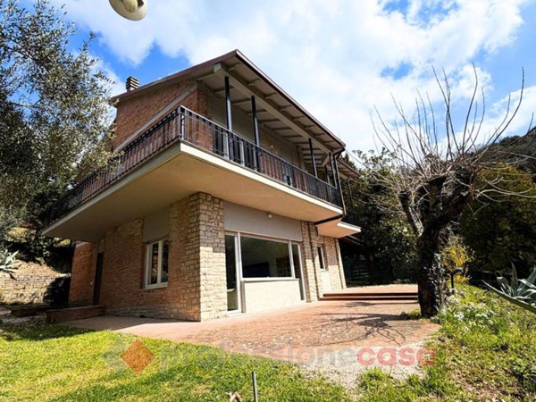 casa indipendente in vendita a Perugia in zona Centro Città