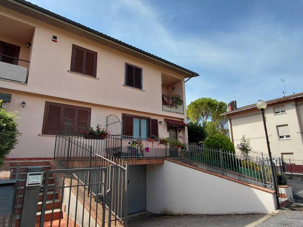 casa indipendente in vendita a Perugia in zona Ramazzano