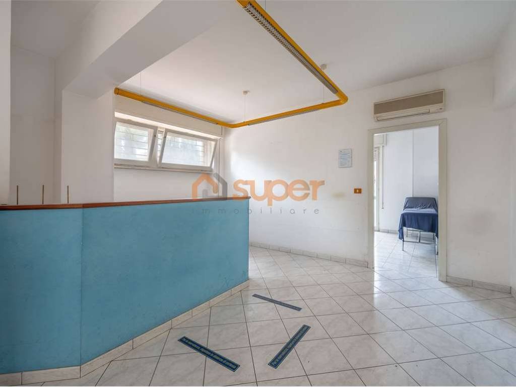 ufficio in vendita a Perugia in zona Collestrada