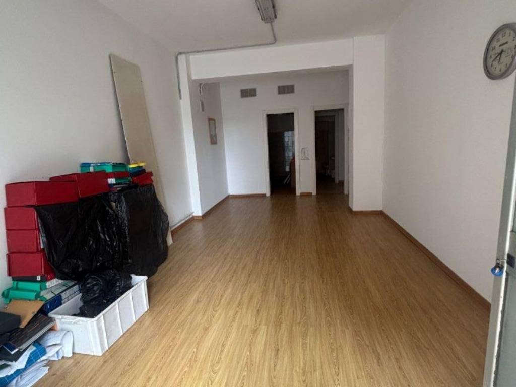 negozio in vendita a Perugia in zona Stazione