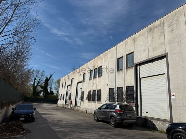 capannone in vendita a Perugia in zona Santa Sabina