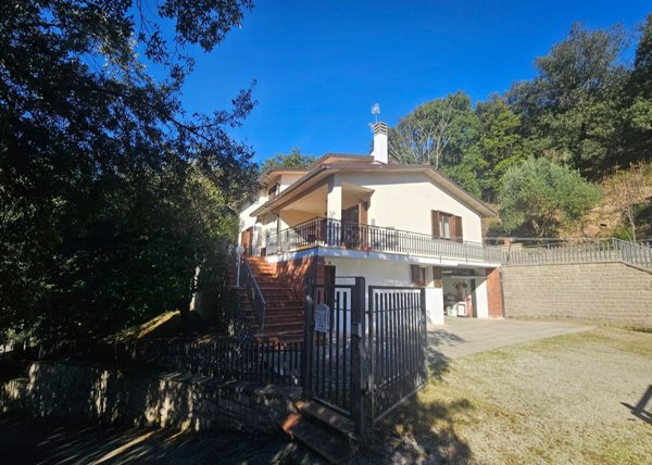 casa indipendente in vendita a Perugia in zona Ferro di Cavallo